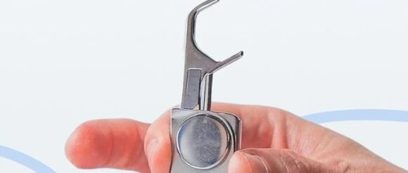 Flossr: A $29 Stainless Steel Floss Holder Raises Over $600K on Kickstarter