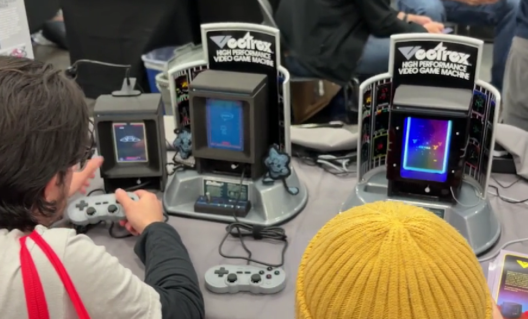 VectrexMini: Retro Vector Graphics Console Raises €1.12M on Kickstarter, Tapping into a 'Blue Ocean' of Nostalgia source image 4